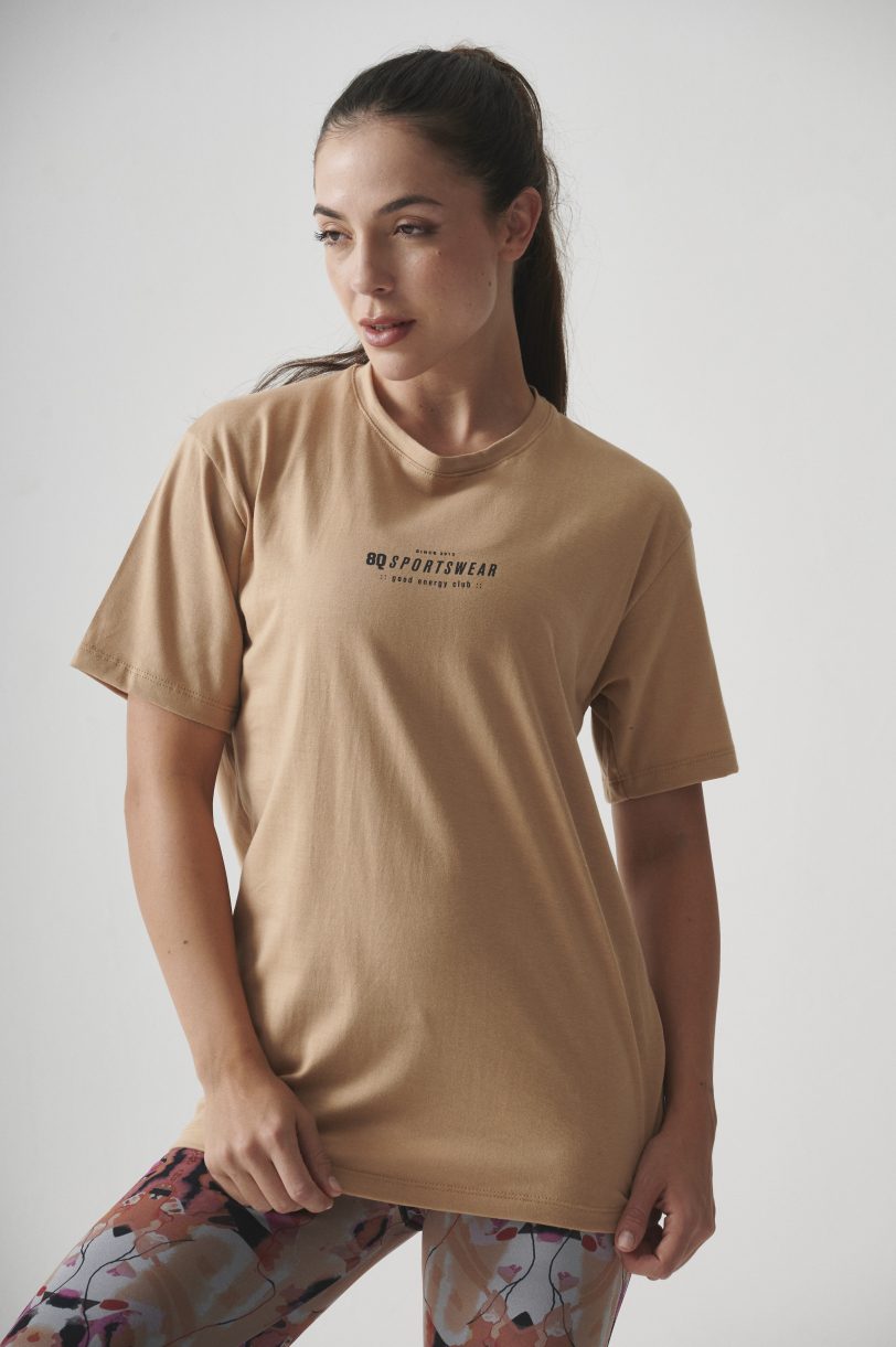 REMERA UNISEX GOOD ENERGY CAMEL - Imagen 2