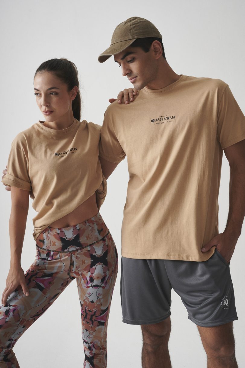 REMERA UNISEX GOOD ENERGY CAMEL - Imagen 4