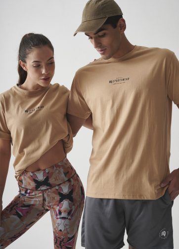 REMERA UNISEX GOOD ENERGY CAMEL