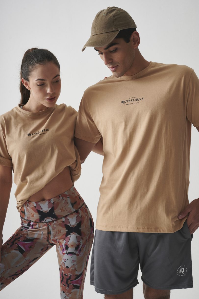 REMERA UNISEX GOOD ENERGY CAMEL